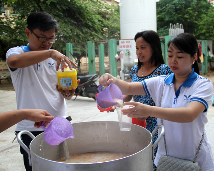 “Bếp cháo yêu thương” ấm lòng người bệnh