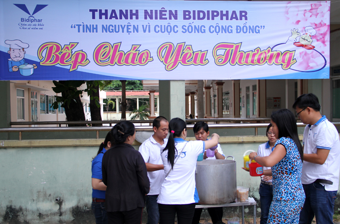 “Bếp cháo yêu thương” ấm lòng người bệnh