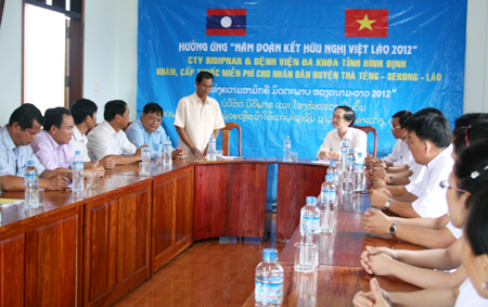 Bidiphar khám và cấp thuốc miễn phí cho nhân dân huyện Thà Tèng, tỉnh Sê Kông, nước Cộng hòa Dân chủ Nhân dân Lào