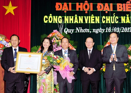 Bidiphar tổ chức Đại hội Đại biểu Công nhân Viên chức năm 2013 và Lễ trao tặng Huân chương Lao động của Chủ tịch Nước và Bằng khen của Thủ tướng Chính phủ.