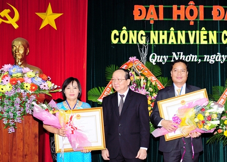 Bidiphar tổ chức Đại hội Đại biểu Công nhân Viên chức năm 2013 và Lễ trao tặng Huân chương Lao động của Chủ tịch Nước và Bằng khen của Thủ tướng Chính phủ.