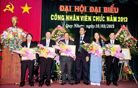 Bidiphar tổ chức Đại hội Đại biểu Công nhân Viên chức năm 2013 và Lễ trao tặng Huân chương Lao động của Chủ tịch Nước và Bằng khen của Thủ tướng Chính phủ.