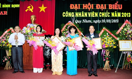 Bidiphar tổ chức Đại hội Đại biểu Công nhân Viên chức năm 2013 và Lễ trao tặng Huân chương Lao động của Chủ tịch Nước và Bằng khen của Thủ tướng Chính phủ.