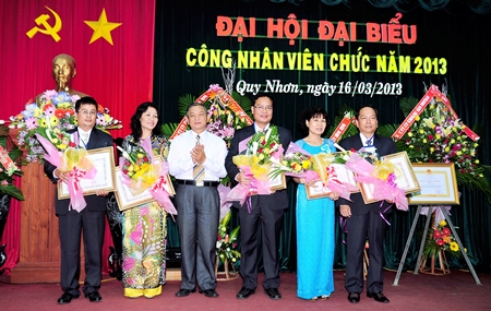 Bidiphar tổ chức Đại hội Đại biểu Công nhân Viên chức năm 2013 và Lễ trao tặng Huân chương Lao động của Chủ tịch Nước và Bằng khen của Thủ tướng Chính phủ.