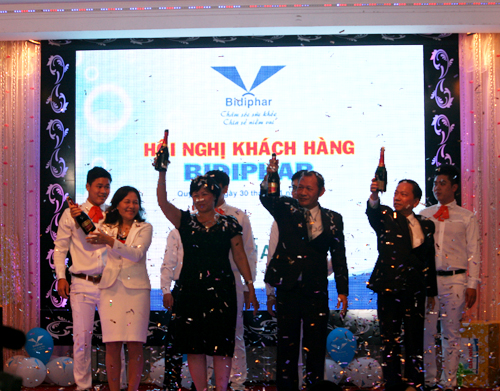 Bidiphar tổ chức Hội nghị khách hàng khối điều trị năm 2013 tại Bình Định