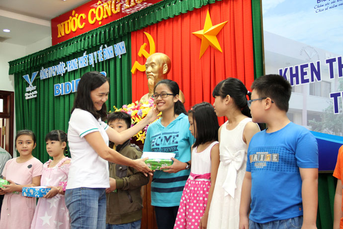 Bidiphar tổ chức họp mặt tuyên dương các cháu có thành tích học tập xuất sắc năm học 2015 – 2016