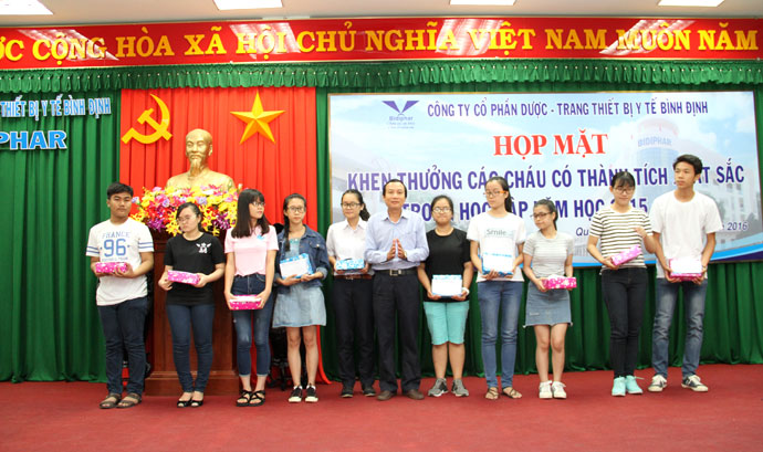 Bidiphar tổ chức họp mặt tuyên dương các cháu có thành tích học tập xuất sắc năm học 2015 – 2016