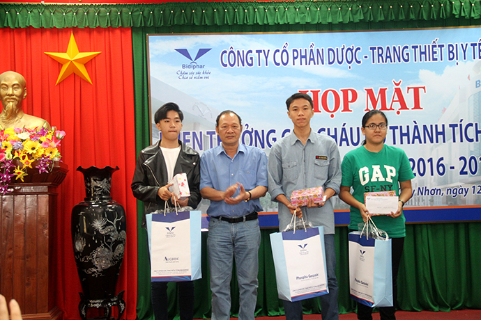 Bidiphar tổ chức họp mặt tuyên dương các cháu có thành tích học tập xuất sắc năm học 2016 - 2017