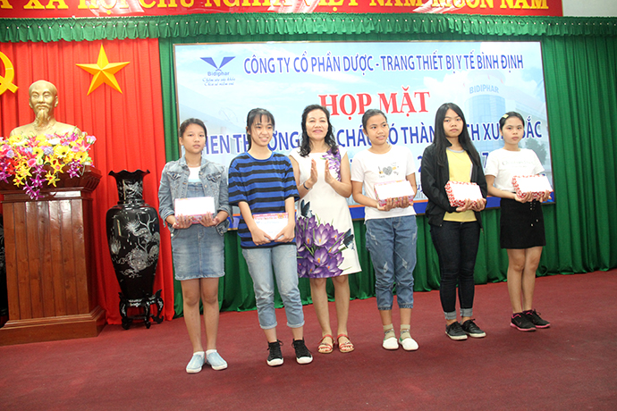 Bidiphar tổ chức họp mặt tuyên dương các cháu có thành tích học tập xuất sắc năm học 2016 - 2017
