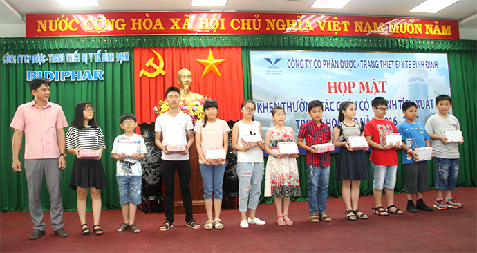 Bidiphar tổ chức họp mặt tuyên dương các cháu có thành tích học tập xuất sắc năm học 2016 - 2017