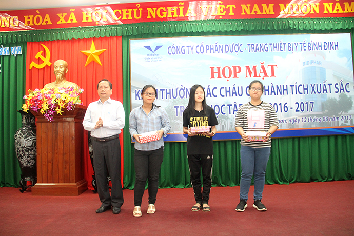 Bidiphar tổ chức họp mặt tuyên dương các cháu có thành tích học tập xuất sắc năm học 2016 - 2017