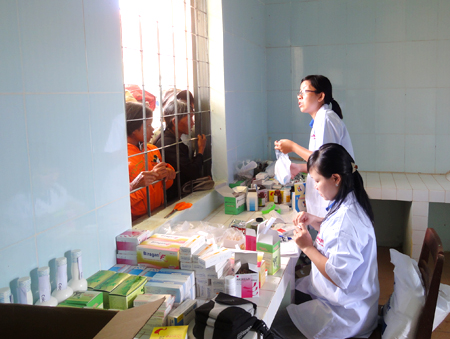 Bidiphar tổ chức khám và cấp phát thuốc miễn phí cho các đối tượng chính sách, các hộ nghèo.