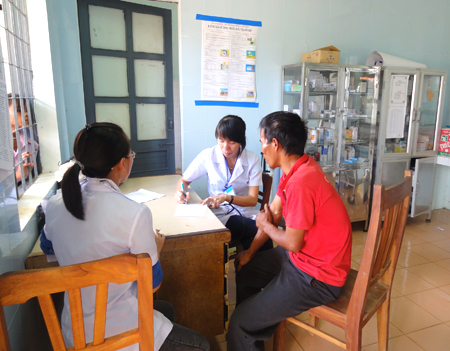 Bidiphar tổ chức khám và cấp phát thuốc miễn phí cho các đối tượng chính sách, các hộ nghèo.