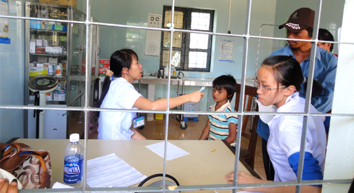 Bidiphar tổ chức khám và cấp phát thuốc miễn phí cho các đối tượng chính sách, các hộ nghèo.