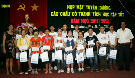 Bidiphar tuyên dương các cháu học sinh giỏi, tiêu biểu năm học 2011-2012