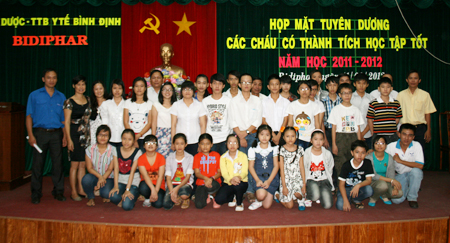 Bidiphar tuyên dương các cháu học sinh giỏi, tiêu biểu năm học 2011-2012
