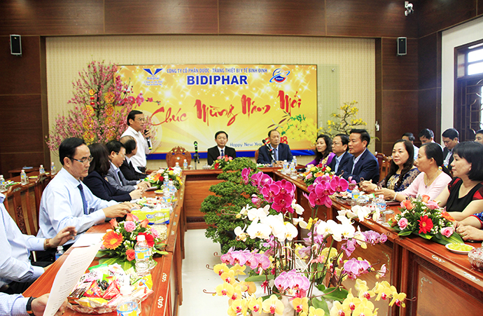 Chủ tịch UBND tỉnh đến thăm, kiểm tra tình hình sản xuất kinh doanh tại Công ty Bidiphar
