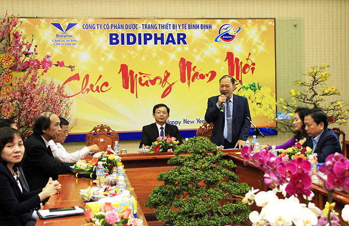 Chủ tịch UBND tỉnh đến thăm, kiểm tra tình hình sản xuất kinh doanh tại Công ty Bidiphar