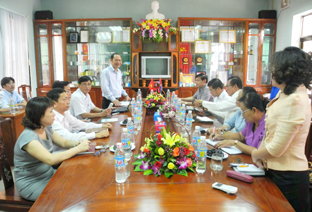 Đoàn Cán bộ Ban đổi mới doanh nghiệp tỉnh Chămpasắc, nước CHDCND Lào đến thăm và làm việc tại Bidiphar