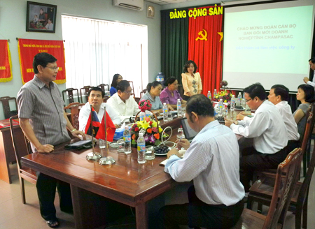 Đoàn Cán bộ Ban đổi mới doanh nghiệp tỉnh Chămpasắc, nước CHDCND Lào đến thăm và làm việc tại Bidiphar