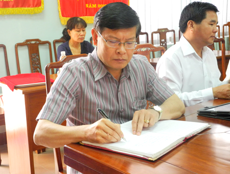 Đoàn Cán bộ Ban đổi mới doanh nghiệp tỉnh Chămpasắc, nước CHDCND Lào đến thăm và làm việc tại Bidiphar