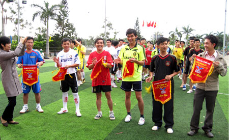 Giải bóng đá BIDIPHAR mừng xuân 2011