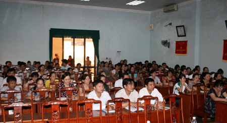 Hội nghị quán triệt học tập Nghị quyết TW5 và tình hình Biển Đông