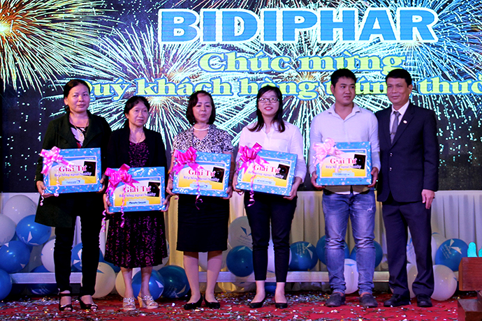 Lễ quay số mở thưởng và du lịch nghỉ dưỡng cho khách hàng khối OTC khu vực Bình Định