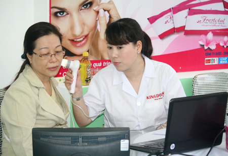 Nhãn hàng Frestotal và Kingdomin tại hội chợ Hàng Việt Nam Chất lượng cao Tp. Hồ Chí Minh năm 2013