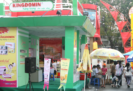 Nhãn hàng Frestotal và Kingdomin tại hội chợ Hàng Việt Nam Chất lượng cao Tp. Hồ Chí Minh năm 2013