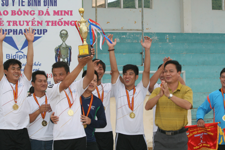 Nhãn hàng Kingdomin đồng hành cùng giải bóng đá “TUỔI TRẺ TRUYỀN THỐNG – BIDIPHAR CUP” Lần thứ XIII - 2013