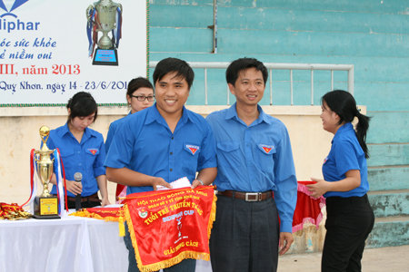 Nhãn hàng Kingdomin đồng hành cùng giải bóng đá “TUỔI TRẺ TRUYỀN THỐNG – BIDIPHAR CUP” Lần thứ XIII - 2013