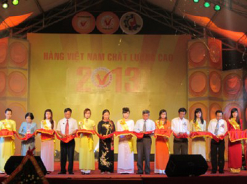 Nhãn hàng “KINGDOMIN – Năng lượng cho cuộc sống” tại hội chợ Hàng Việt Nam chất lượng cao Bình Định 2013