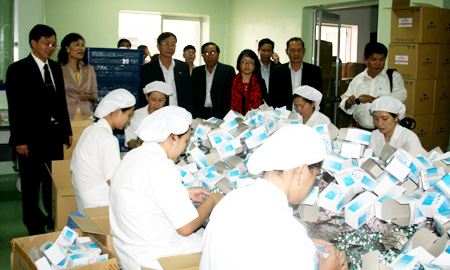 Phó chủ tịch thường trực UBND tỉnh Bình Định Hồ Quốc Dũng đã đến thăm và chúc tết cán bộ, công nhân viên Công ty Bidiphar.