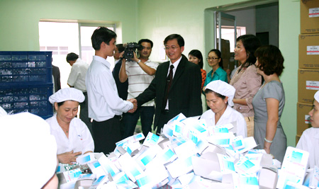 Phó chủ tịch thường trực UBND tỉnh Bình Định Hồ Quốc Dũng đã đến thăm và chúc tết cán bộ, công nhân viên Công ty Bidiphar.