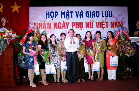 Tổ chức Kỷ niệm ngày Phụ nữ Việt Nam 20/10