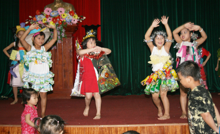 Vui tết trung thu cùng các cháu thiếu nhi là con Cán bộ công nhân viên công ty Bidiphar.