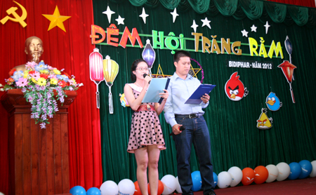 Vui Tết Trung Thu cùng các cháu thiếu nhi là con Cán bộ công nhân viên công ty Bidiphar năm 2012.