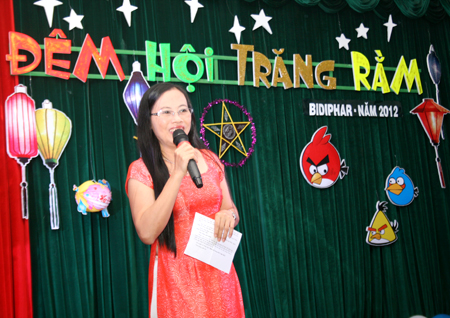 Vui Tết Trung Thu cùng các cháu thiếu nhi là con Cán bộ công nhân viên công ty Bidiphar năm 2012.