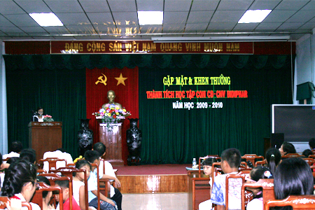 Buổi gặp mặt và khen thưởng thành tích học tập của các cháu con cbcnv Bidiphar