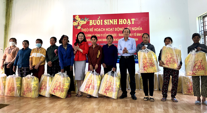 BIDIPHAR TẶNG 300 PHẦN QUÀ ĐẾN ĐỒNG BÀO KHÓ KHĂN DỊP TẾT QUÝ MÃO