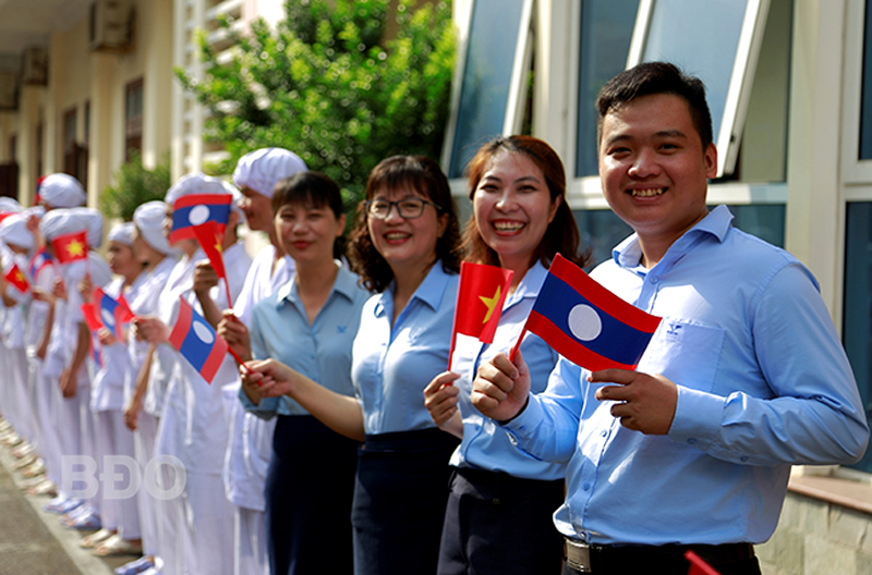 BIDIPHAR – DƯỢC BÌNH ĐỊNH VINH DỰ ĐÓN TIẾP VÀ LÀM VIỆC VỚI ĐOÀN CÔNG TÁC CẤP CAO 4 TỈNH NAM LÀO