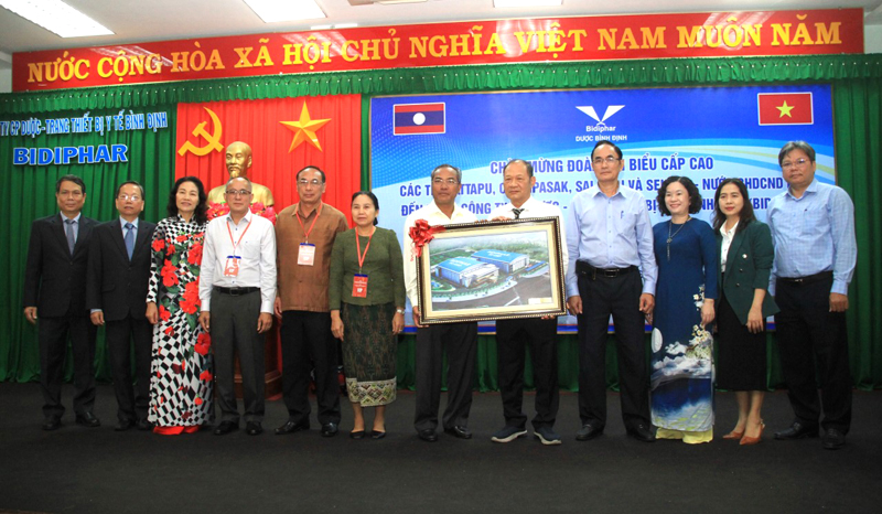 BIDIPHAR – DƯỢC BÌNH ĐỊNH VINH DỰ ĐÓN TIẾP VÀ LÀM VIỆC VỚI ĐOÀN CÔNG TÁC CẤP CAO 4 TỈNH NAM LÀO