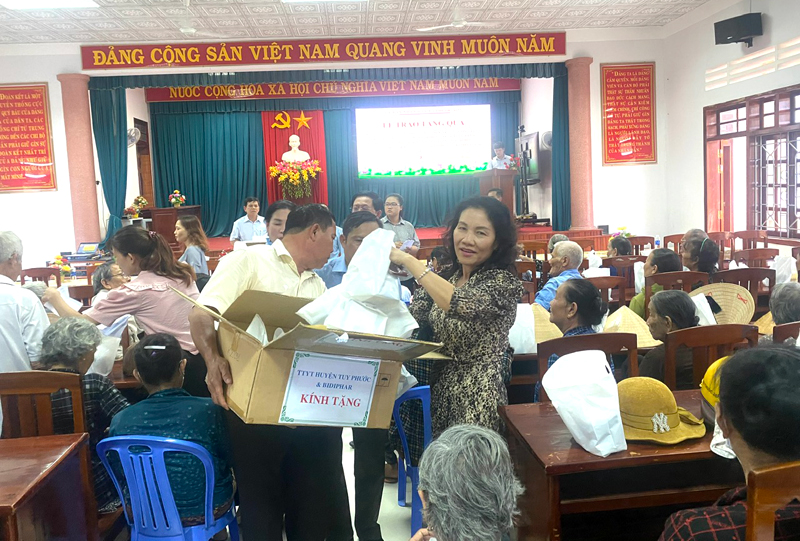 BIDIPHAR TẶNG QUÀ TRI ÂN NHÂN KỶ NIỆM 76 NĂM NGÀY THƯƠNG BINH LIỆT SĨ (27/7/1947 – 27/7/2023)