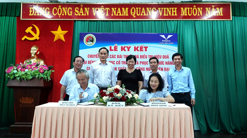 KÝ KẾT CHUYỂN GIAO CÁC BÀI THUỐC QUÝ TẠI BỆNH VIỆN Y HỌC CỔ TRUYỀN VÀ PHỤC HỒI CHỨC NĂNG CHO BIDIPHAR SẢN XUẤT