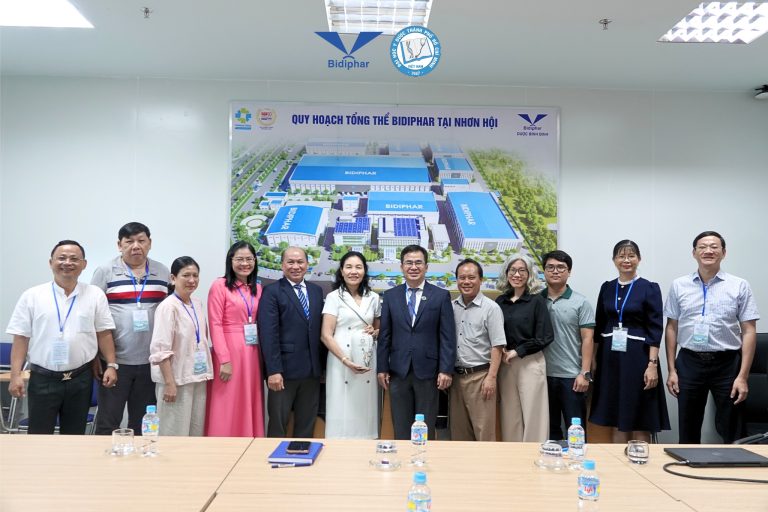 BIDIPHAR VINH DỰ ĐÓN TIẾP ĐOÀN TRƯỜNG ĐẠI HỌC Y DƯỢC TP.HCM TẠI NHÀ MÁY SẢN XUẤT THUỐC ĐIỀU TRỊ UNG THƯ