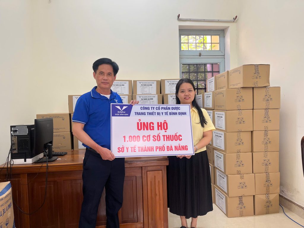 HỎA TỐC: BIDIPHAR TRAO TẶNG 3.000 TÚI THUỐC CHO HUẾ, ĐÀ NẴNG, QUẢNG NGÃI NGAY TRONG TÂM LŨ