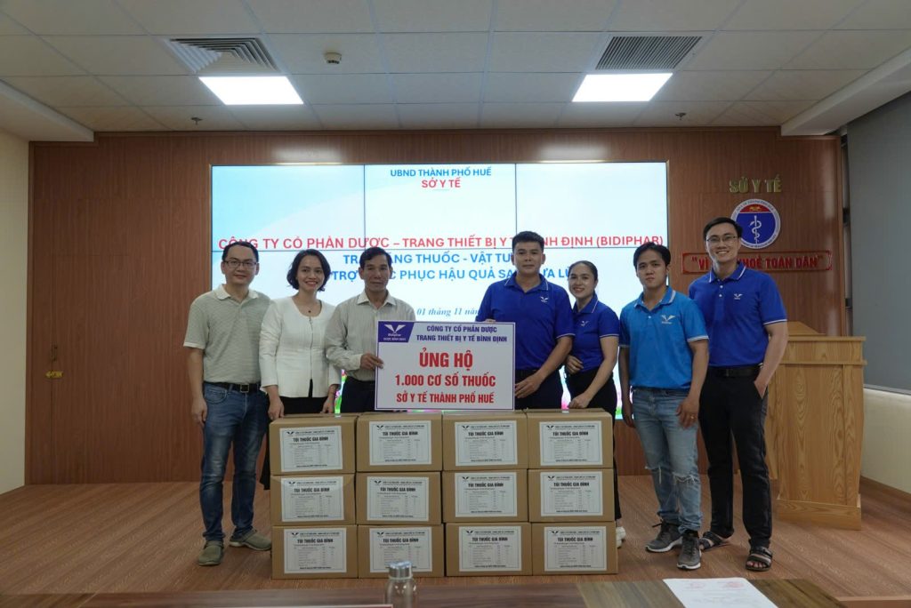 HỎA TỐC: BIDIPHAR TRAO TẶNG 3.000 TÚI THUỐC CHO HUẾ, ĐÀ NẴNG, QUẢNG NGÃI NGAY TRONG TÂM LŨ